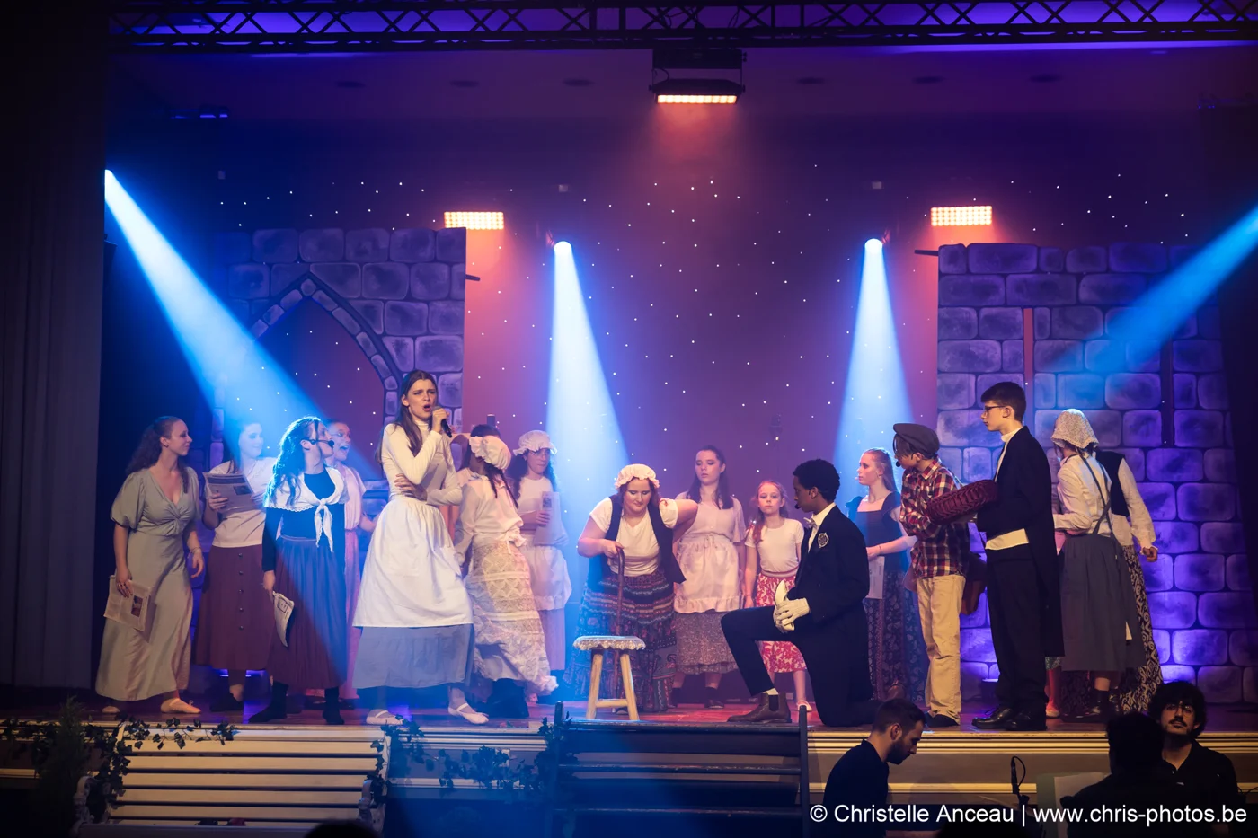 Une scène de groupe dans Cendrillon